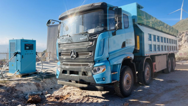 Heavy EV Trucks Reach a Turning Point as Charger Rollout Speeds Up